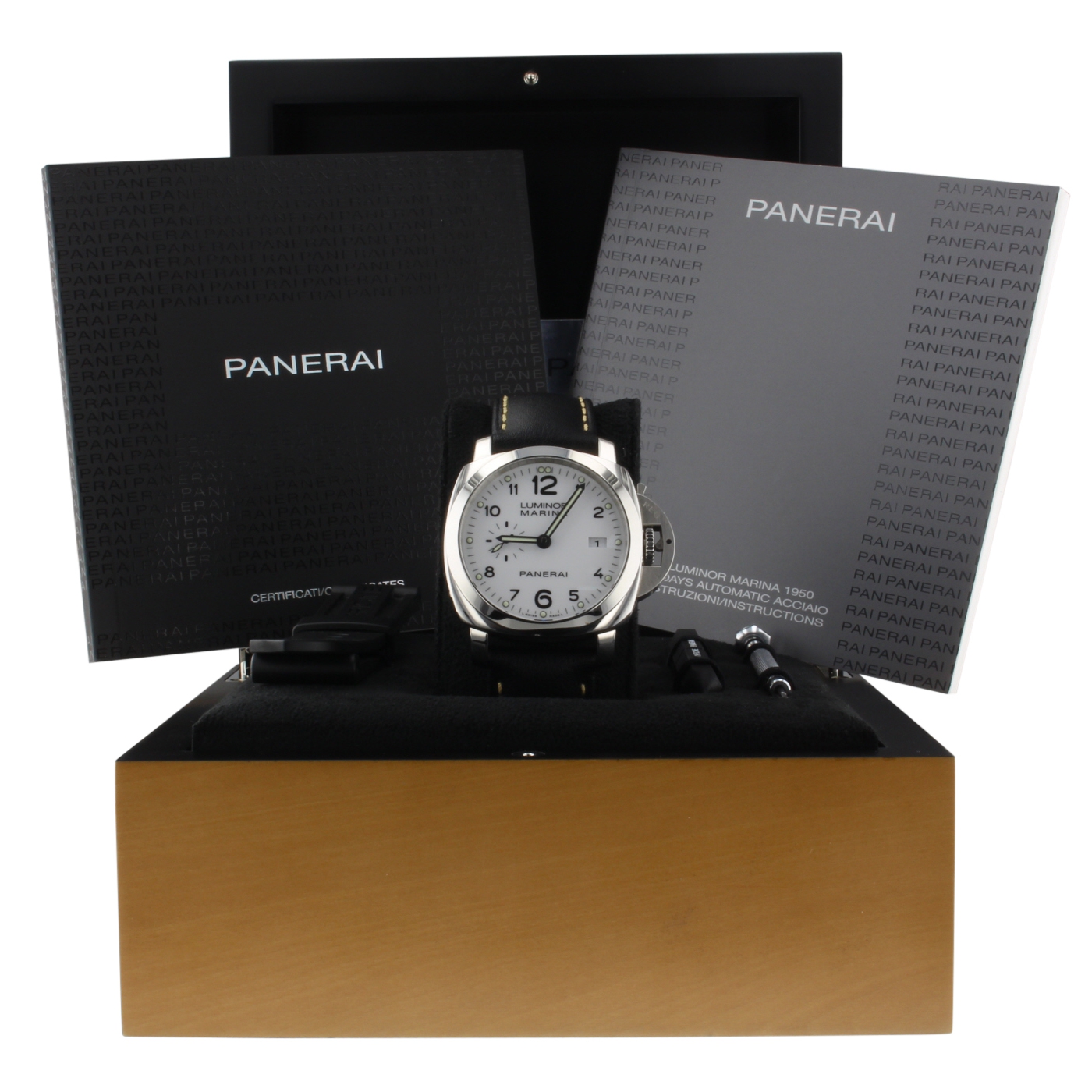 PAM00499 Panerai Luminor 1950 Automatic mechanical, Panerai P.9000 calibre, executed entirely by Panerai, 13? lignes, 7.9 mm thick, 28 jewels, Glucydur? balance, 28,800 alternations/hour. Incabloc? anti-shock device. Power reserve 3 days, two barrels. 197 components