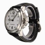 PAM00499 Panerai Luminor 1950 Automatic mechanical, Panerai P.9000 calibre, executed entirely by Panerai, 13? lignes, 7.9 mm thick, 28 jewels, Glucydur? balance, 28,800 alternations/hour. Incabloc? anti-shock device. Power reserve 3 days, two barrels. 197 components